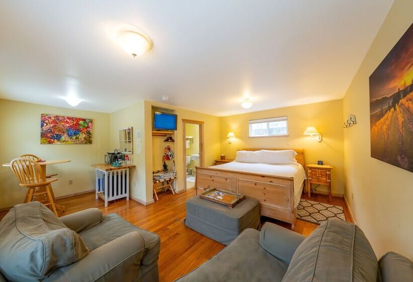 Aurora Park Cottages