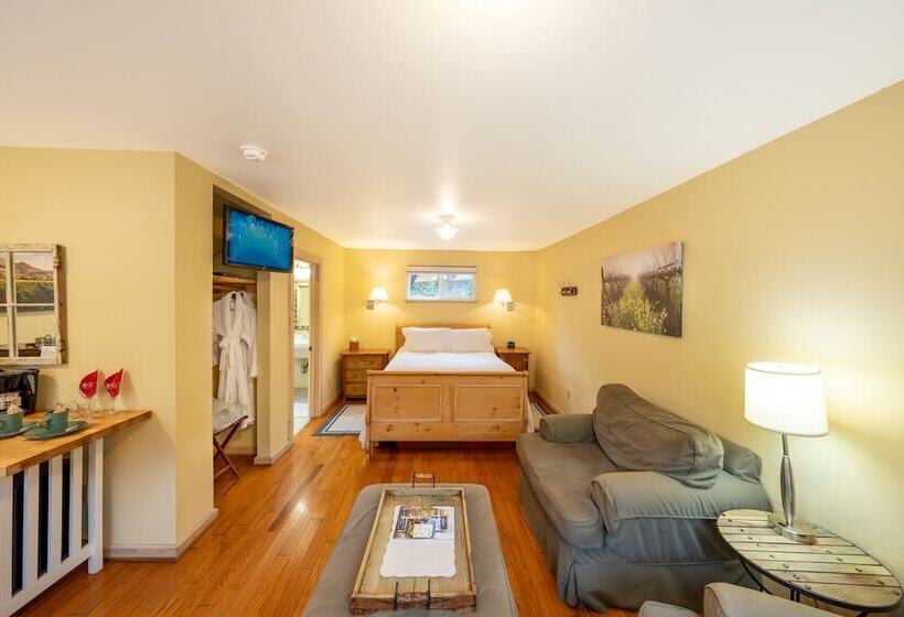 Aurora Park Cottages