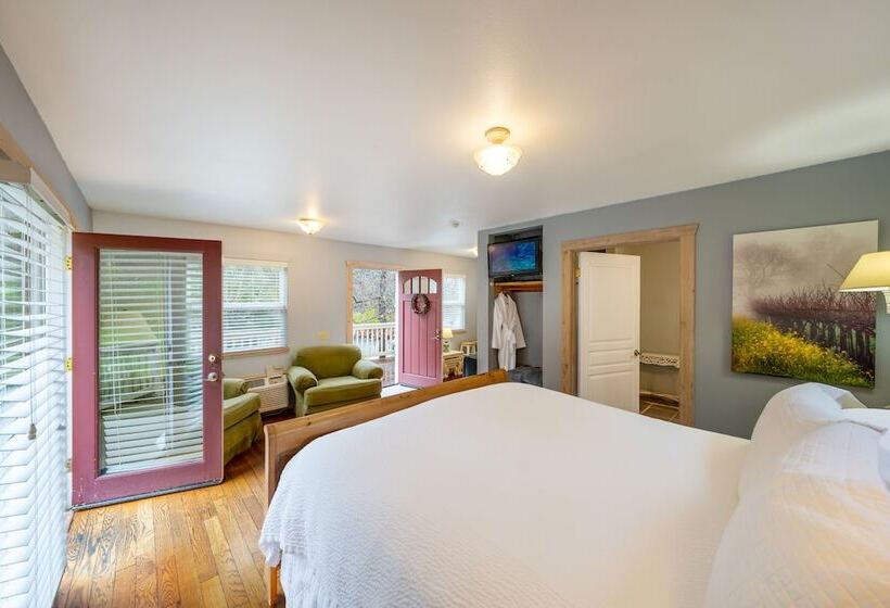 Aurora Park Cottages