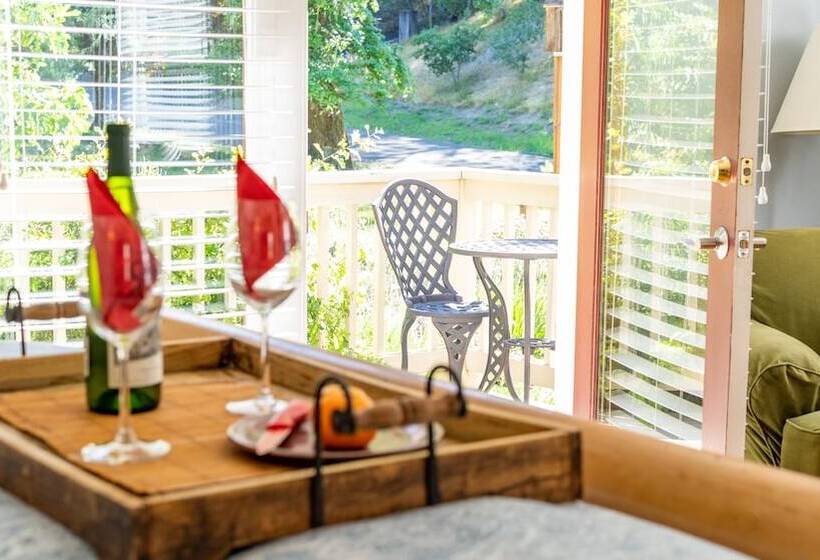 Aurora Park Cottages