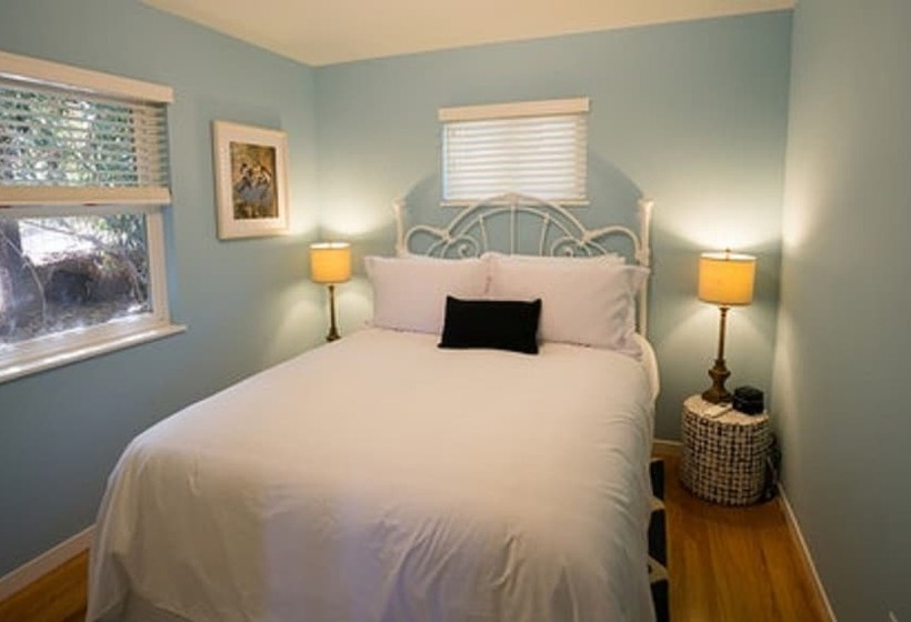 Aurora Park Cottages