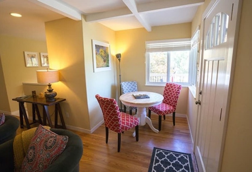 Aurora Park Cottages