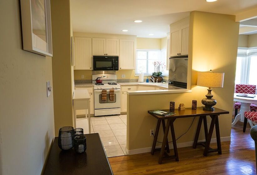 Aurora Park Cottages