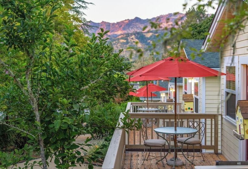 Aurora Park Cottages