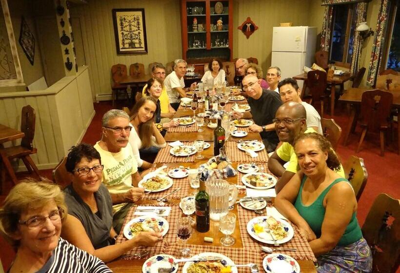 צימר Blue Gentian Lodge At Magic Mountain