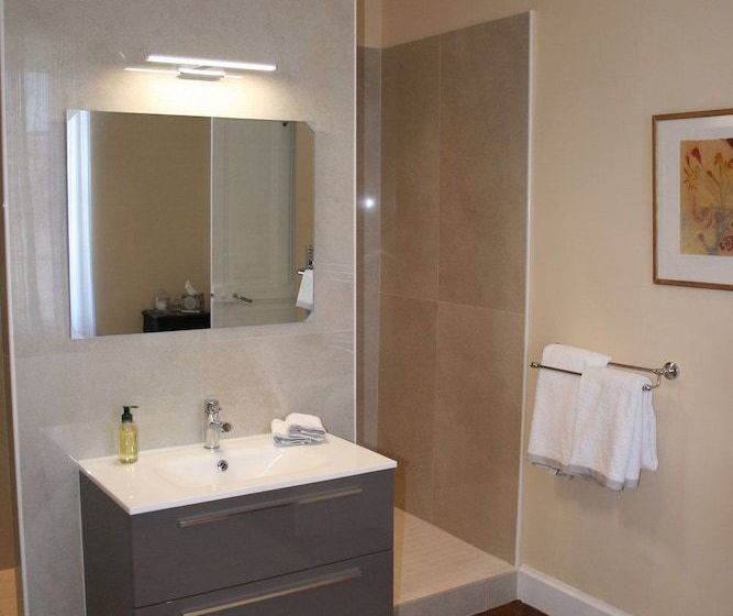 住宿加早餐  Château De Thuriés