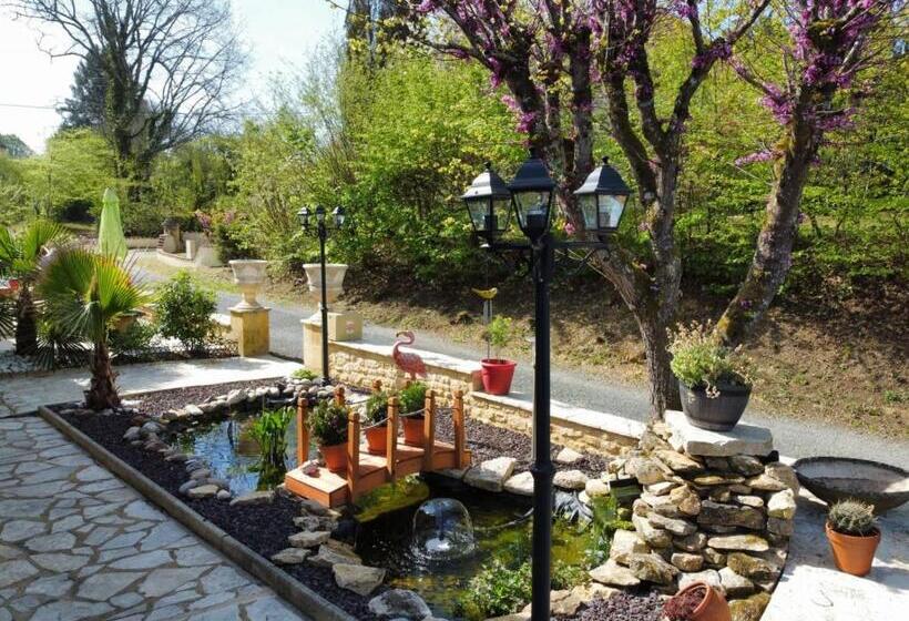 مبيت وإفطار La Bayardine