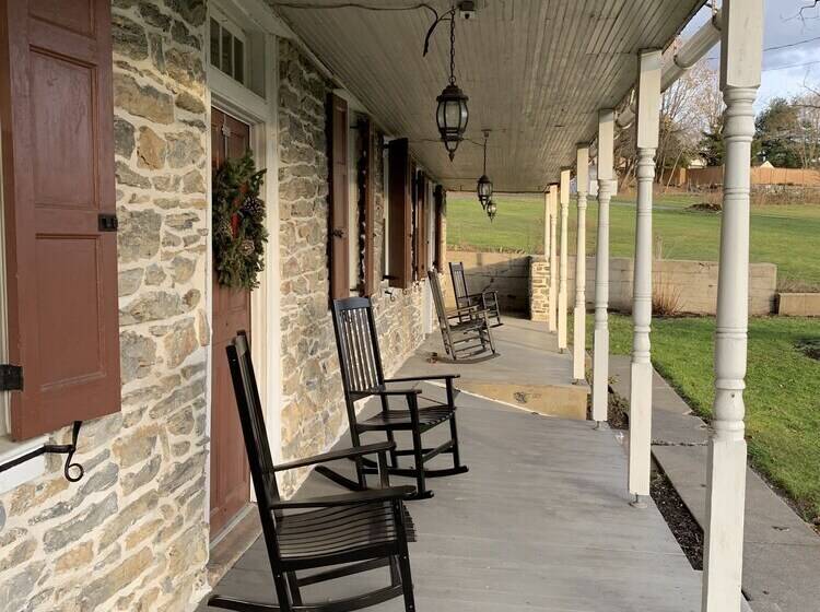 צימר The Avenue Guesthouse And Gallery