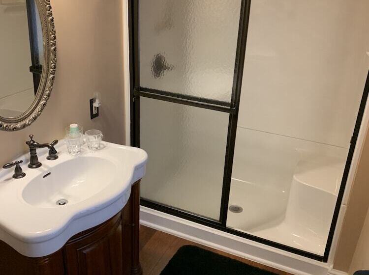 צימר The Avenue Guesthouse And Gallery