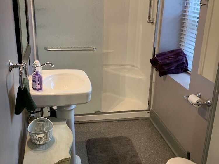 צימר The Avenue Guesthouse And Gallery