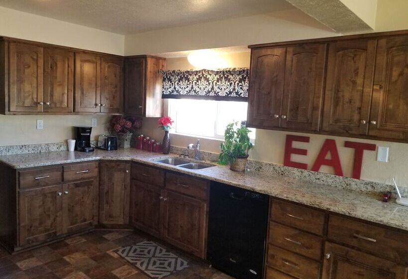 Bryce Valley Lodging