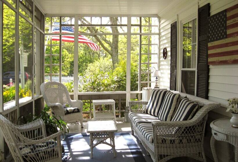 Captain David Kelley House Bed & Breakfast