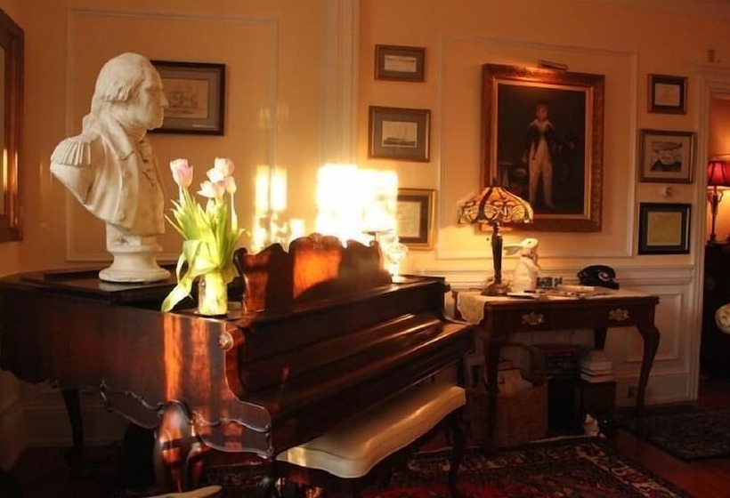 Captain David Kelley House Bed & Breakfast