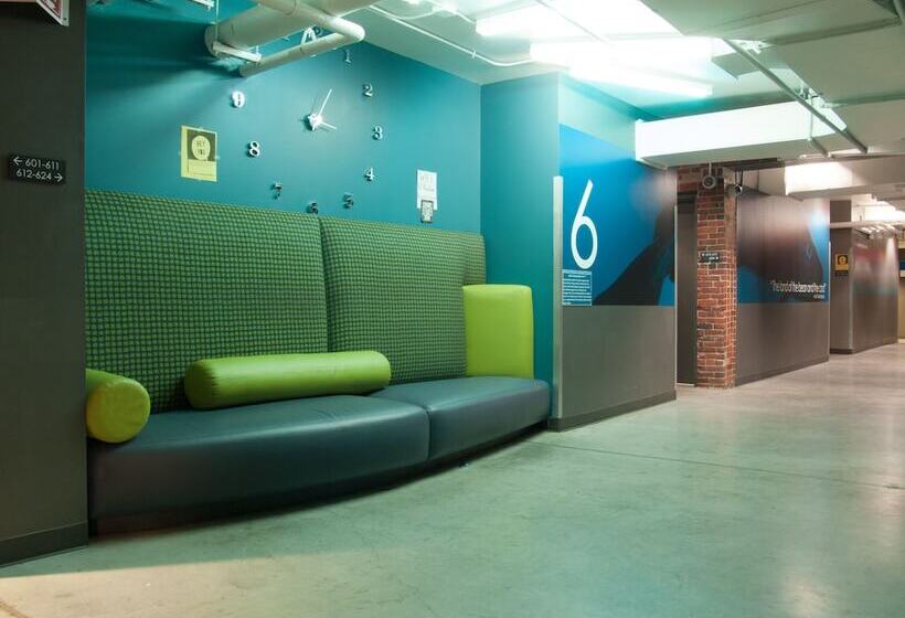 Hi Boston Hostel