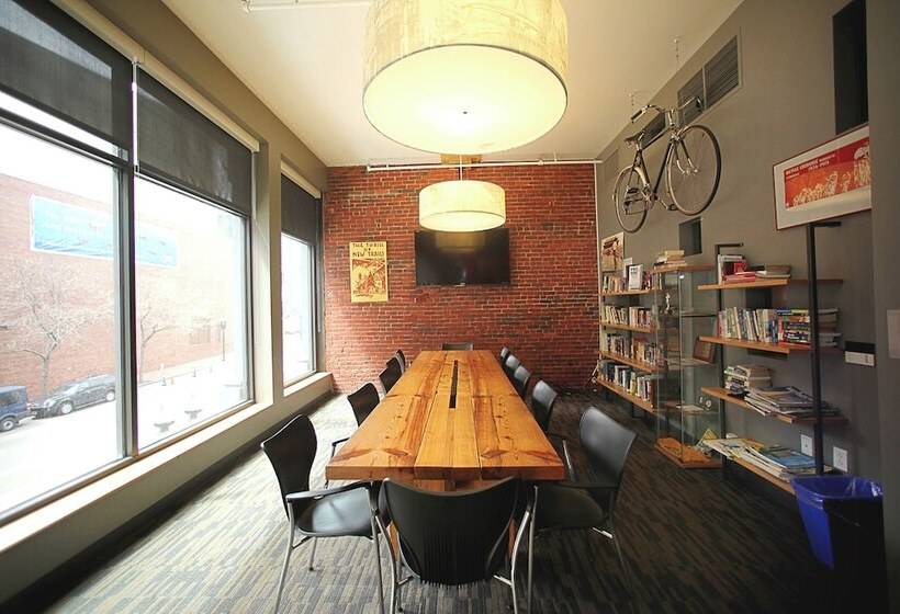Hi Boston Hostel