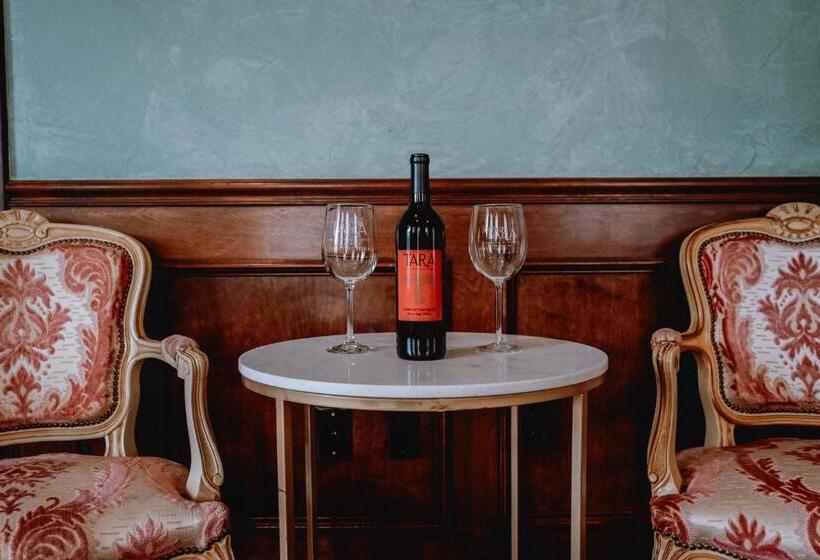 Хостел Tara Vineyard & Winery Estate