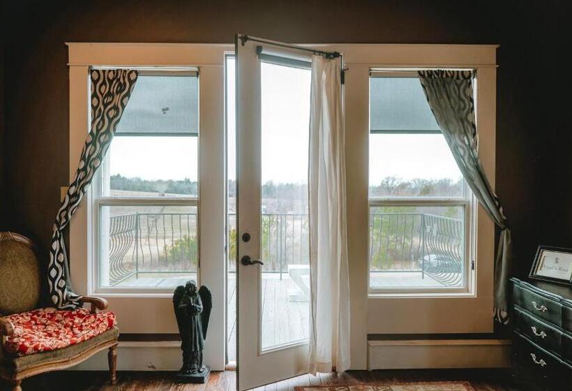 Хостел Tara Vineyard & Winery Estate