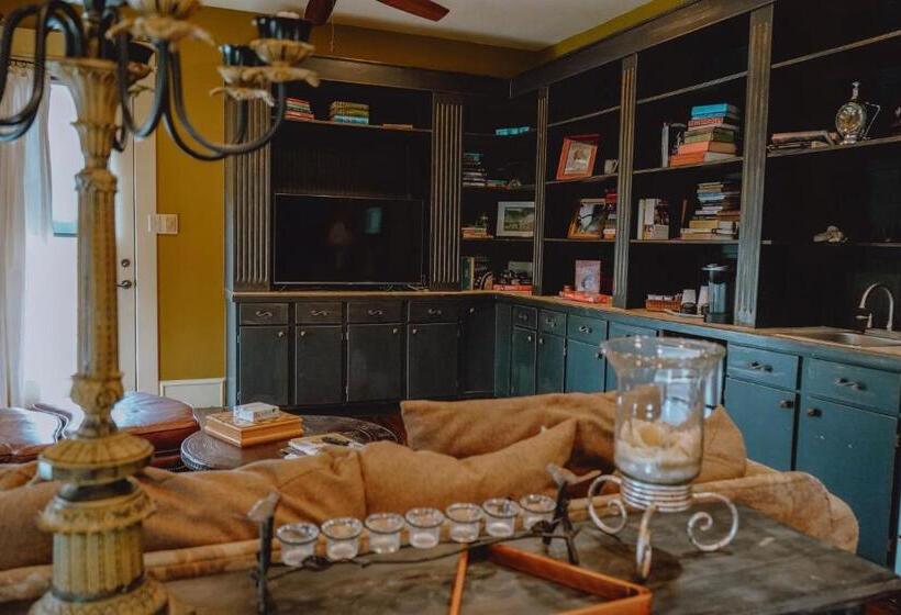 Хостел Tara Vineyard & Winery Estate