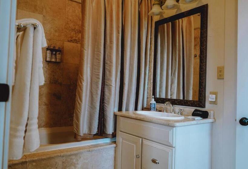 Хостел Tara Vineyard & Winery Estate