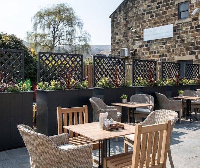 פונדק The Black Hat