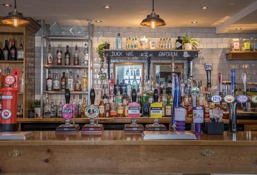 פונדק The Black Hat