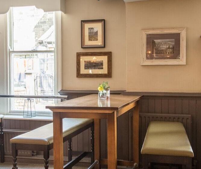 פונדק The Black Hat