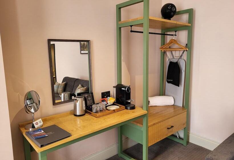 פונדק The Black Hat