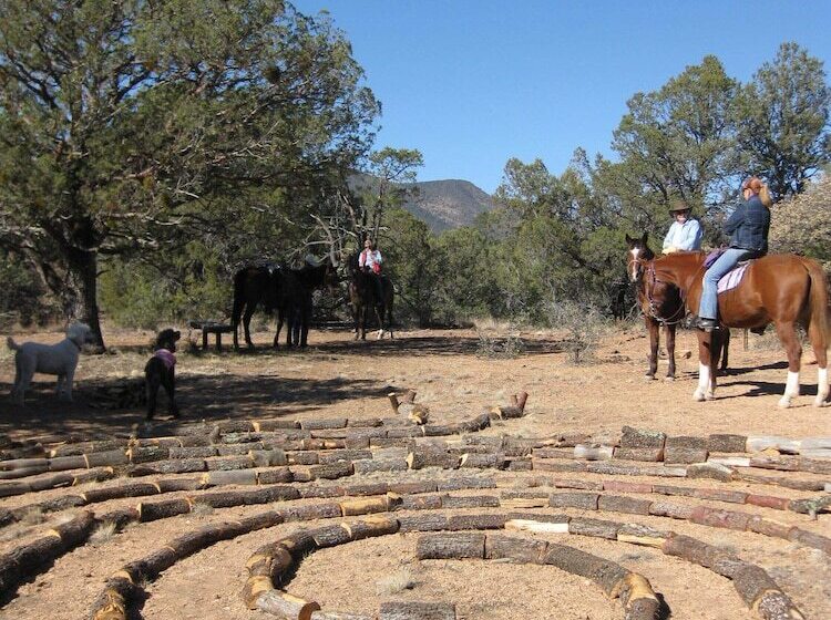 فندق Bear Mountain Lodge