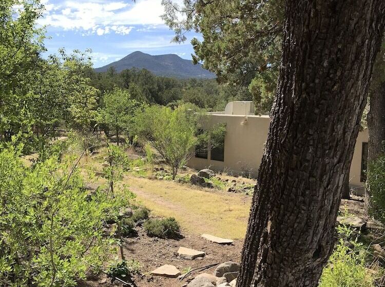 فندق Bear Mountain Lodge