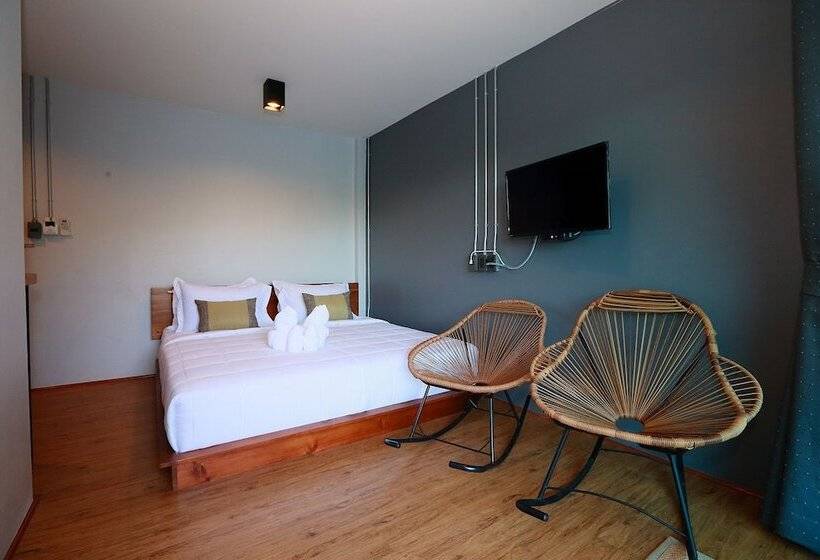 호텔 Canvas Family Home