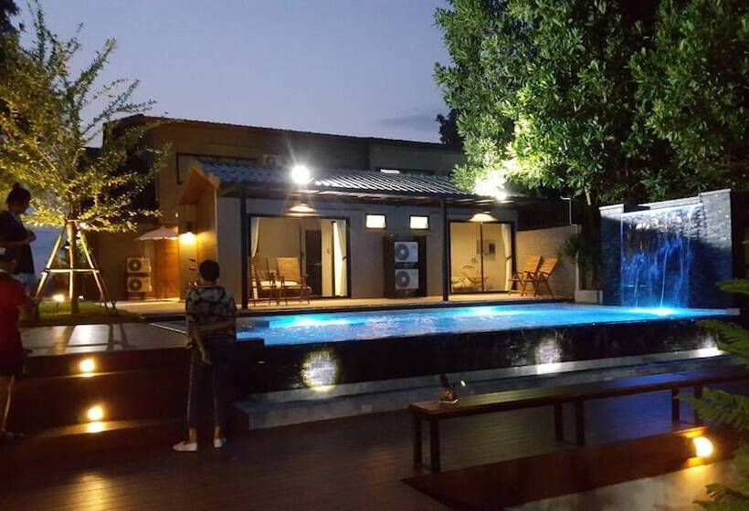 호텔 Canvas Family Home