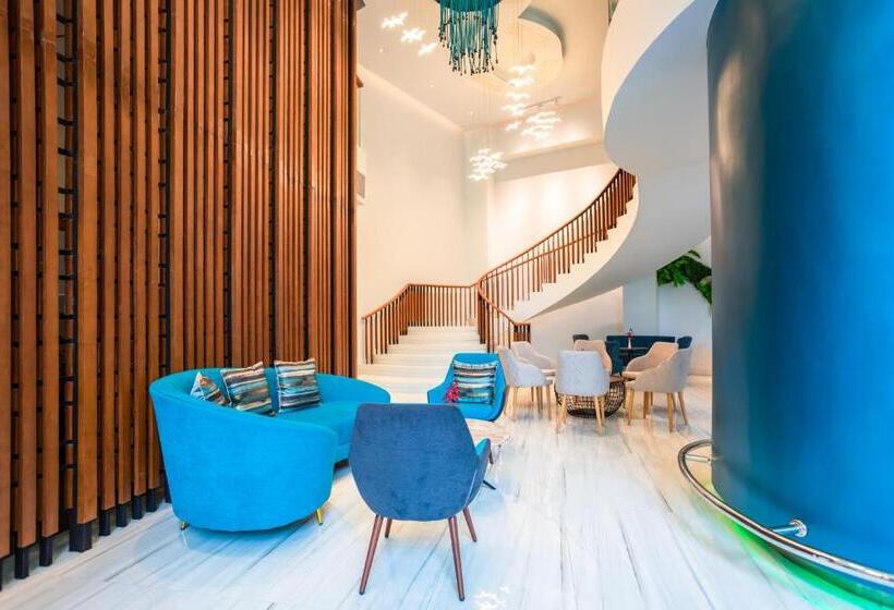 هتل Centara Sonrisa Residences & Suites Sriracha