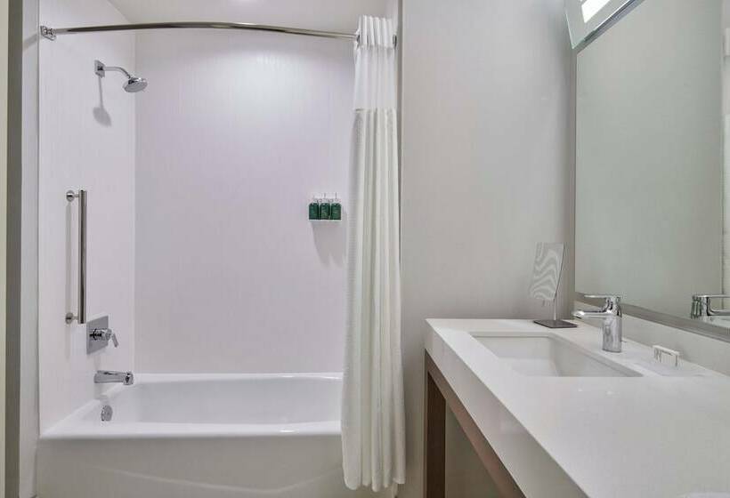 هتل Courtyard By Marriott Petoskey At Victories Square