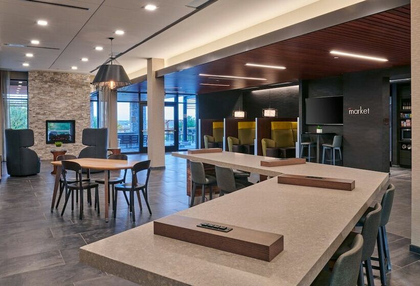 هتل Courtyard By Marriott Petoskey At Victories Square