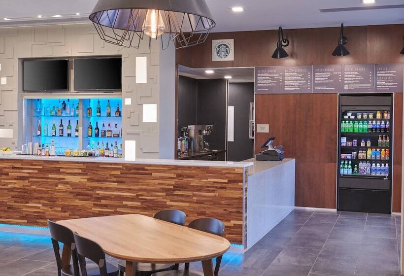 هتل Courtyard By Marriott Petoskey At Victories Square