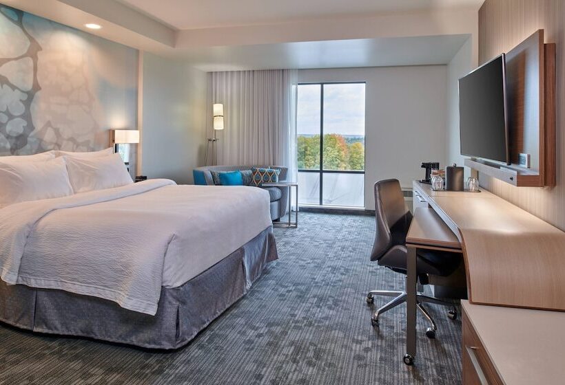 هتل Courtyard By Marriott Petoskey At Victories Square