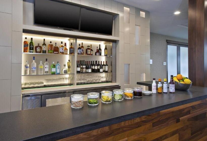 فندق Courtyard By Marriott St. Joseph Benton Harbor