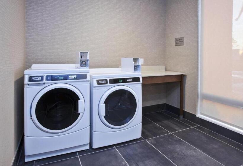 فندق Courtyard By Marriott St. Joseph Benton Harbor