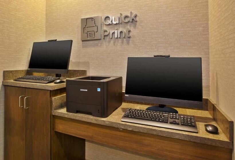 فندق Courtyard By Marriott St. Joseph Benton Harbor