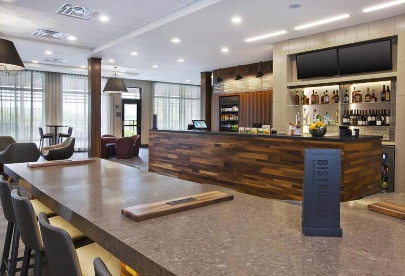 فندق Courtyard By Marriott St. Joseph Benton Harbor