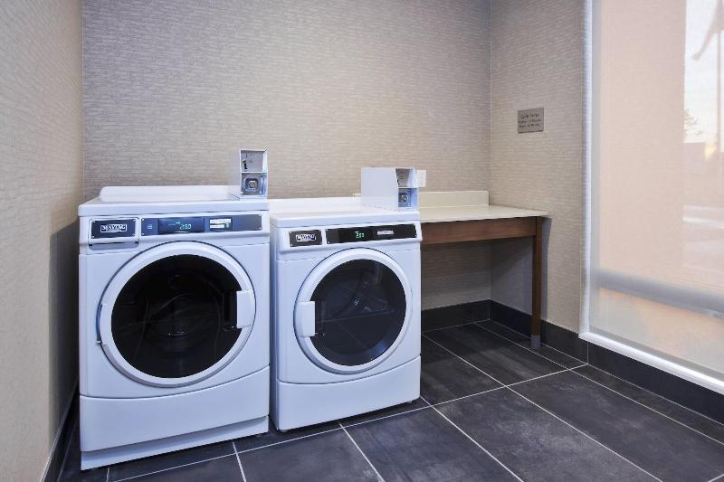 فندق Courtyard By Marriott St. Joseph Benton Harbor