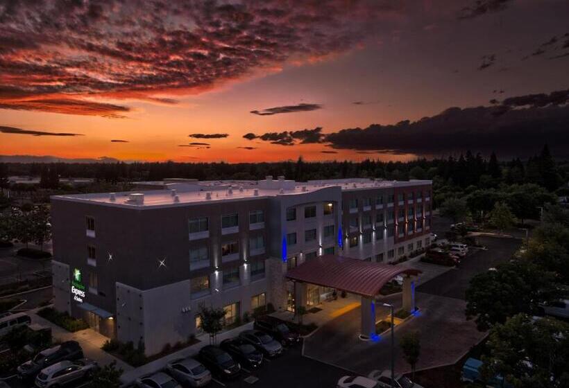 فندق Holiday Inn Express & Suites   Chico, An Ihg