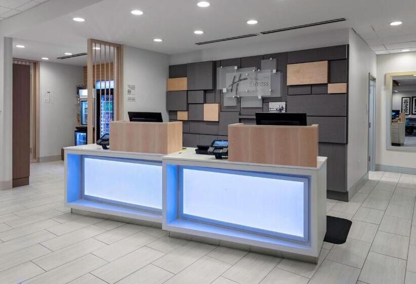 Отель Holiday Inn Express & Suites Wilmington West Medical Park, An Ihg