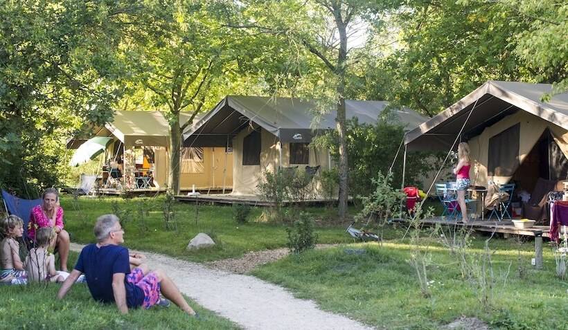 هتل Huttopia Saumur