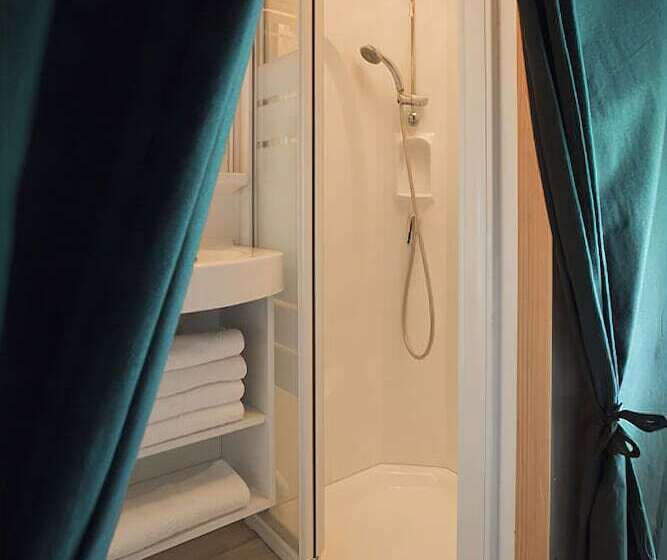 هتل Huttopia Saumur