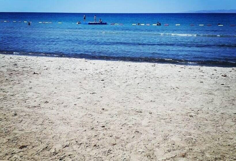 בית מלון כפרי Maidos Suites