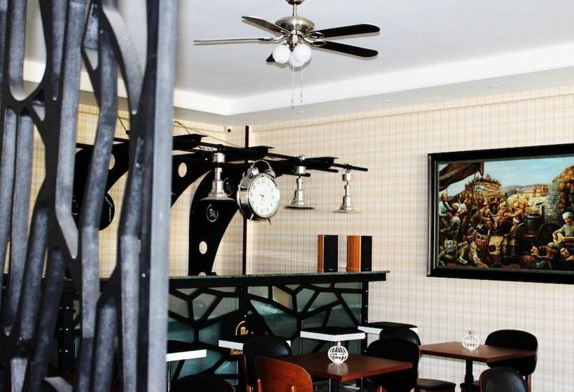 בית מלון כפרי Maidos Suites