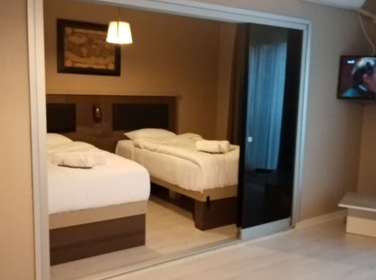 בית מלון כפרי Maidos Suites