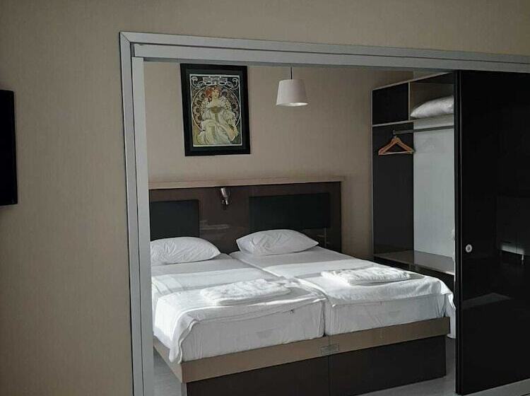 בית מלון כפרי Maidos Suites