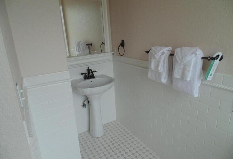 فندق Manresa Castle